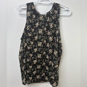 NWT-Vince Camuto Large Floral Sleeveless Blouse